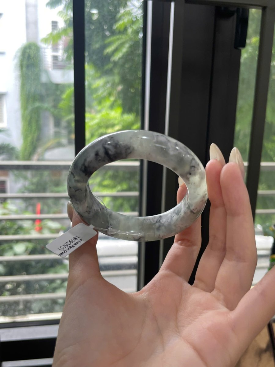 Vòng Ngọc Tụ Nham Ni 54 màu trắng xám trong ảnh thật