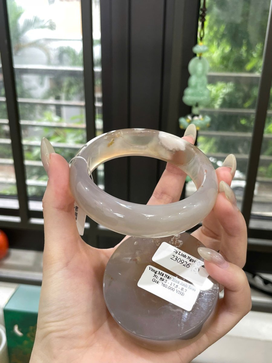 Góc nghiêng vòng Ni 59.2 có cụm trắng bên phải cung xa và phần bản thoáng phía trước