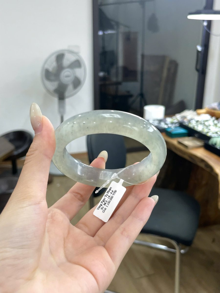 Vòng Tụ Nham Ni 58.3 với cung xa trắng ngà và tem thả xuống bên dưới